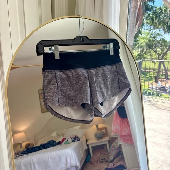 Lululemon Heather Lux Multi Black Low Rise 2.5” Speed Up shorts - Picture 1 of 4